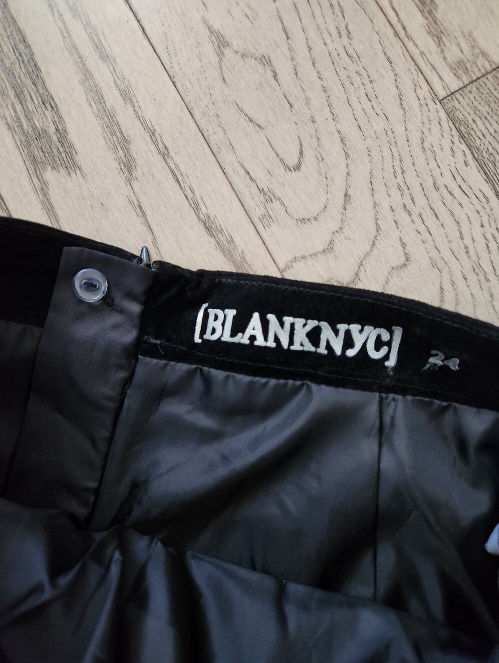 BLANK NYC leather mini skirt with flinge Size 24 - Picture 4 of 8